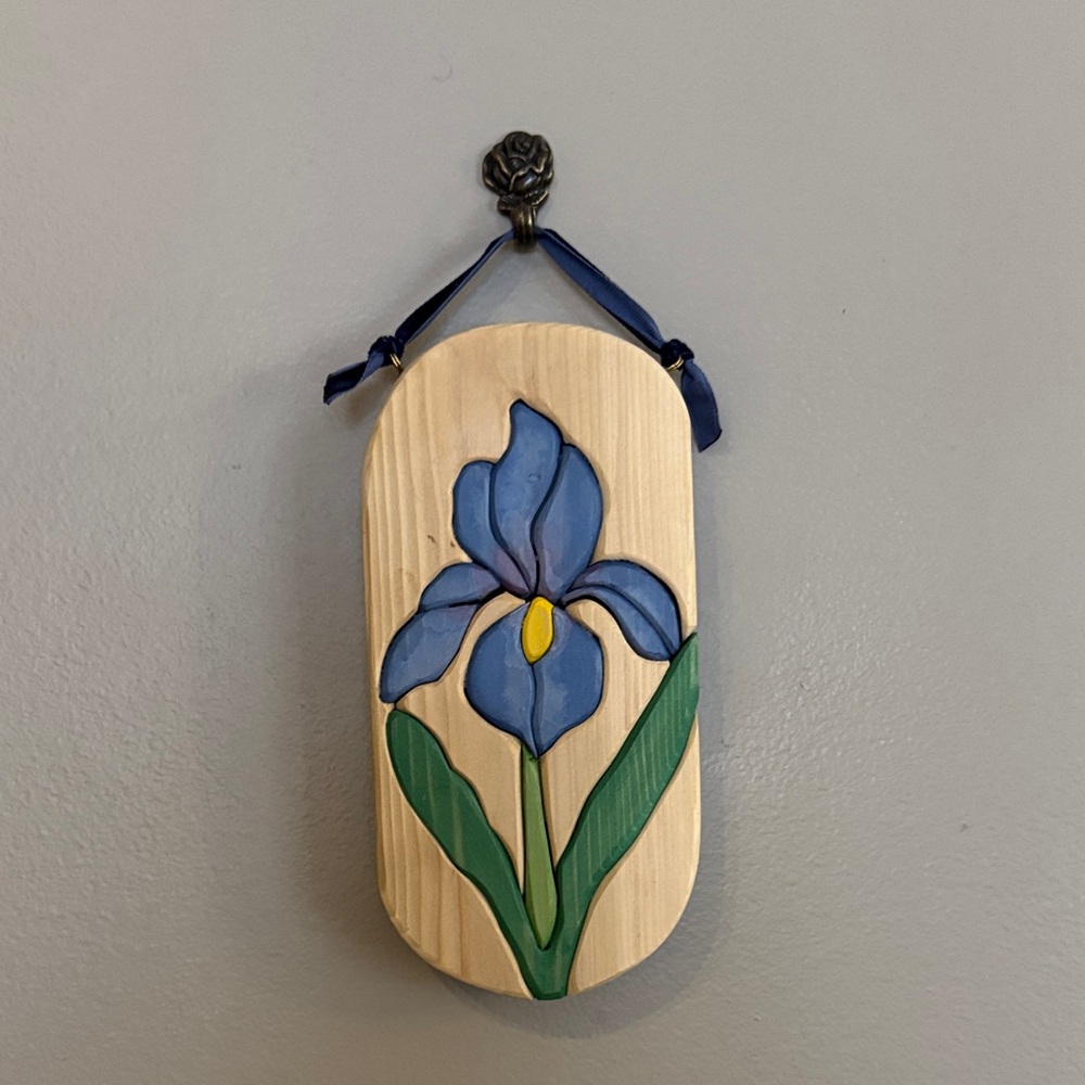 Wooden Plaque with Iris Flower Design